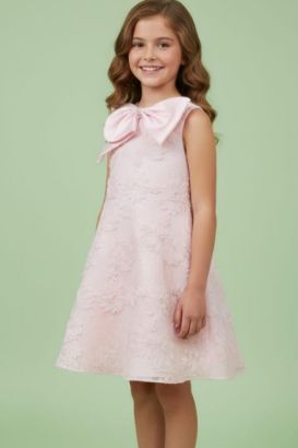 صورة فستان سهرة أبيض لؤلؤ من الامام وتل من الخلف